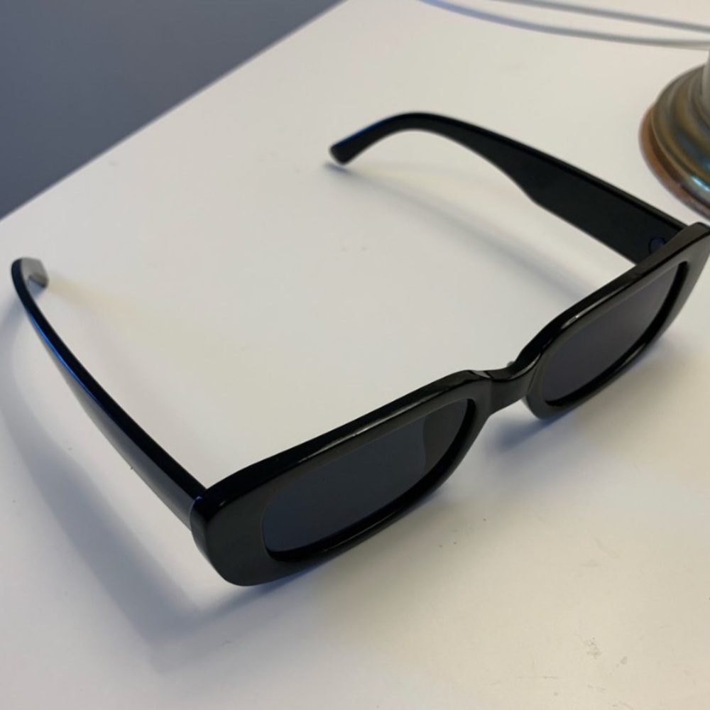 90’S INSPIRED BLACK SUNGLASSES - Picture 2 of 4